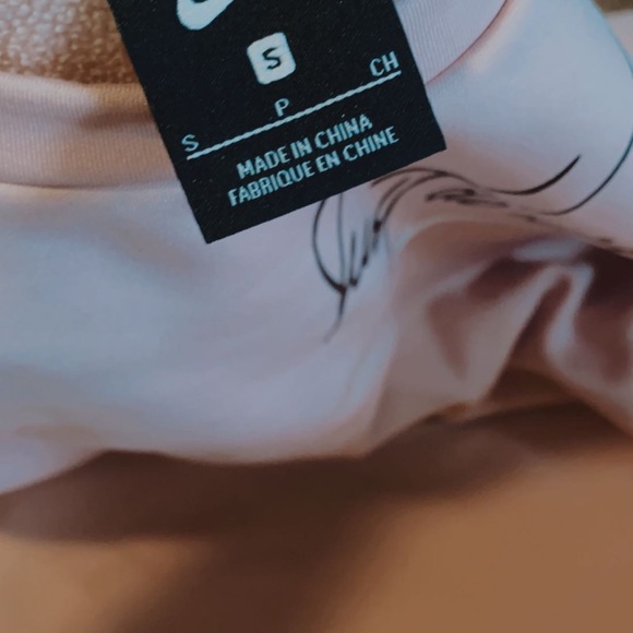 Pink sweatshirts - Picture 2 of 2